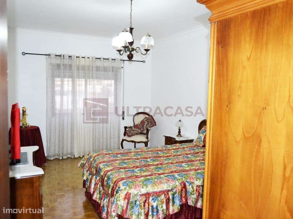 Vende-se excelente Moradia V7 com Jardim, Terraço e Garagem em Algu...-21