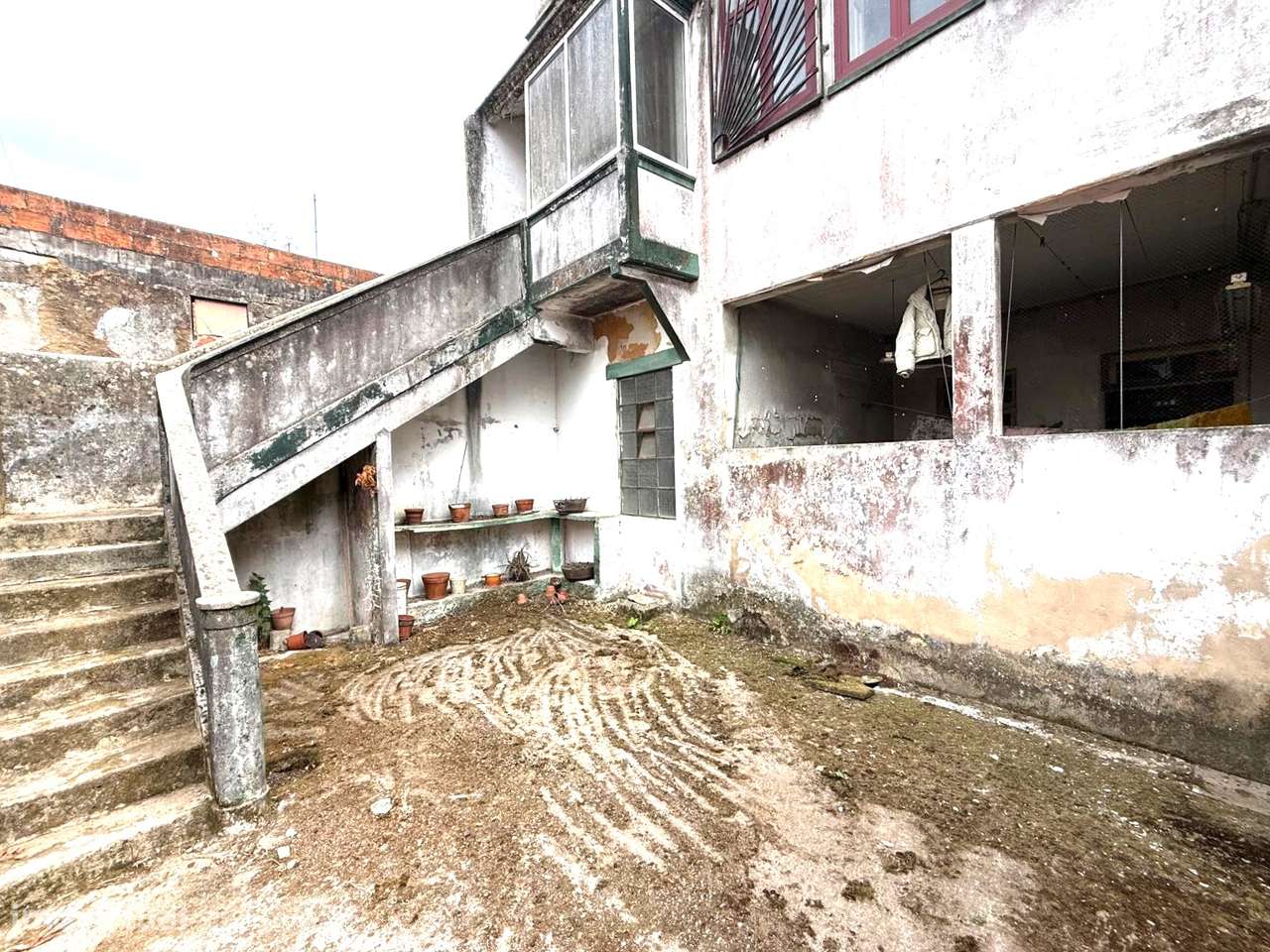 Moradia de Traça Apalaçada com Lojas  no Centro Histórico de Ovar-41