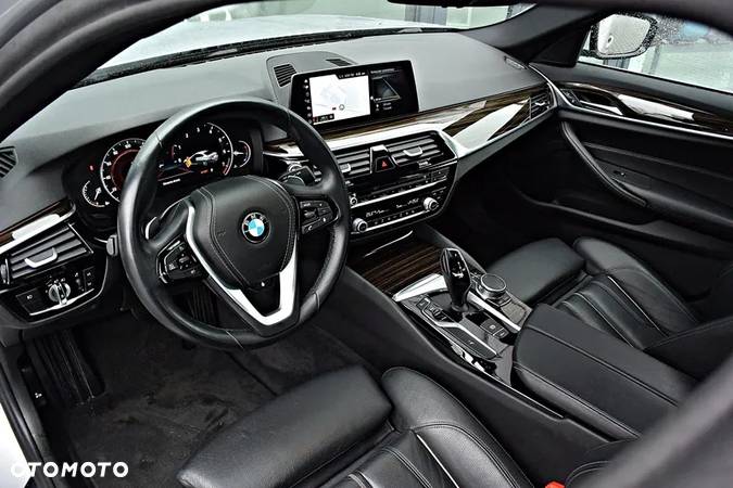 BMW Seria 5 530i xDrive Sport Line - 31