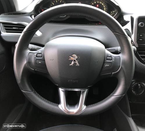 Peugeot 208 1.2 PureTech Signature - 25