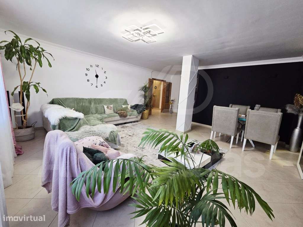 T2 Excecional com Terraço de 50m² na Baixa da Banheira-11