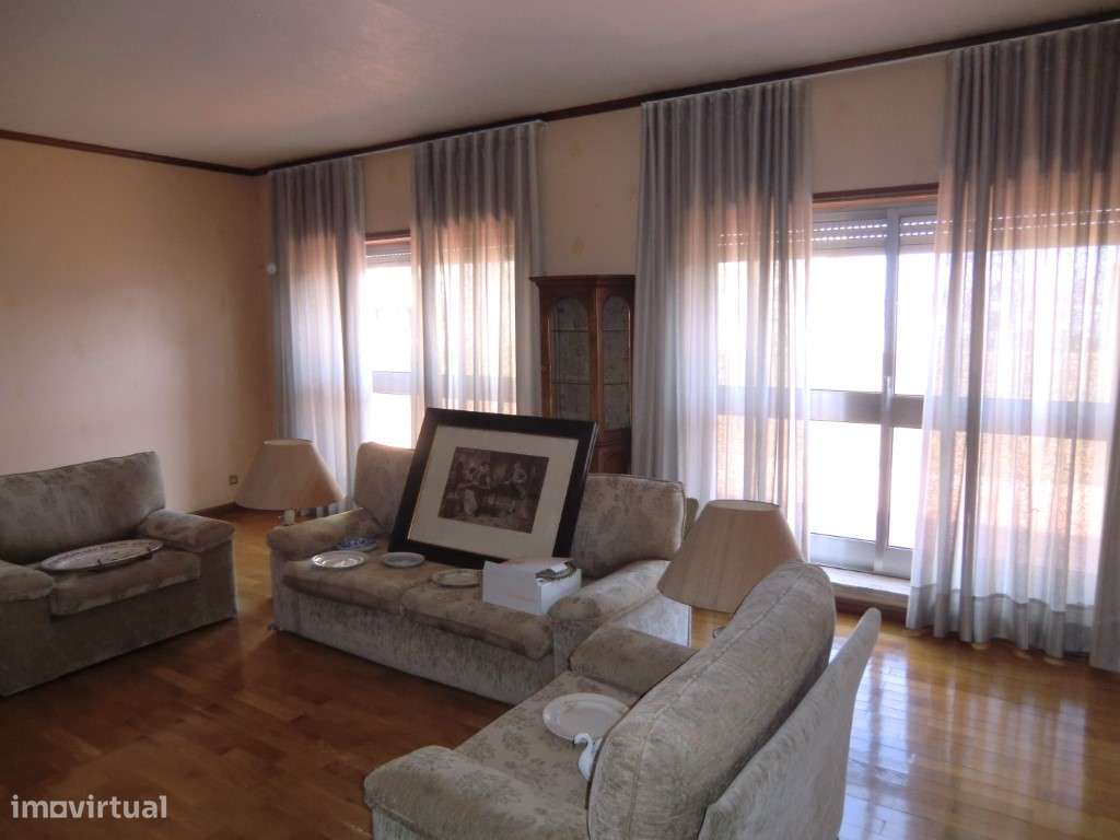 Apartamento T 6 + 1 duplex,São João Madeira,centro - Grande imagem: 4/38