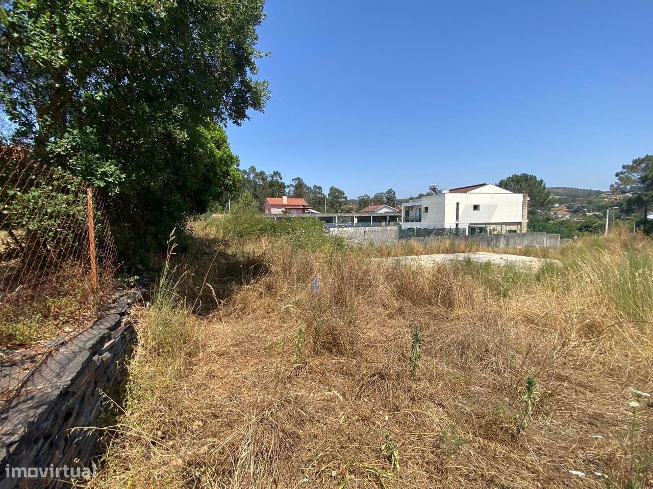 Terreno com licença para construção de moradia - Grande imagem: 4/15