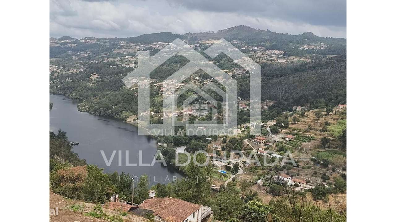 Casa com Terreno e vista sobre o Rio Douro-0