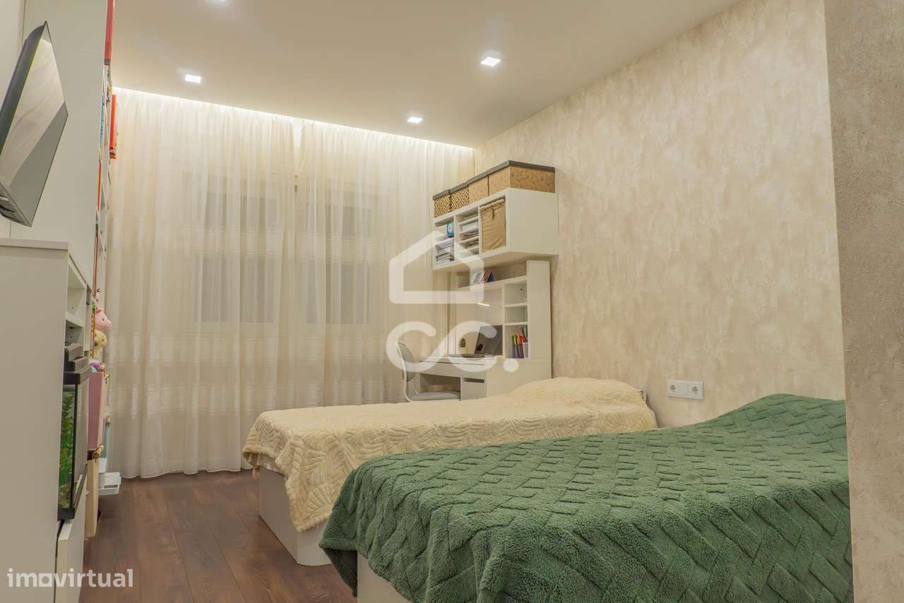 Apartamento T2  Renovado Alfornelos/ Metro-18