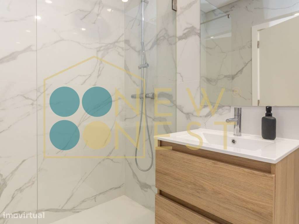 Moradia T3+1 em Banda como Nova com pátio e Vista Castelo de Palmel...-35