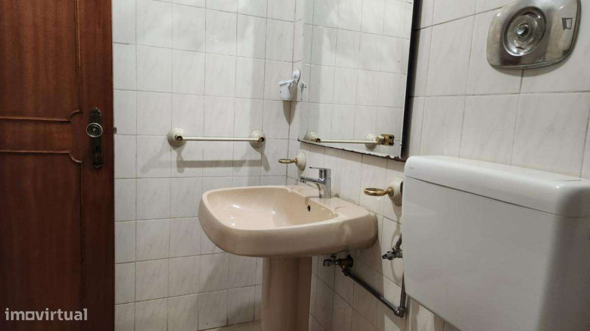 Quarto - localizado em Sé de Braga e São Lázaro Braga - Grande imagem: 2/11