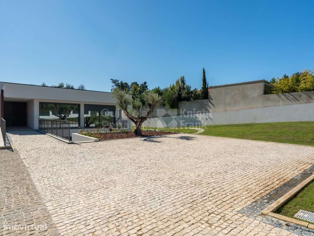 Moradia T7 com jardim e piscina na Verdizela-45