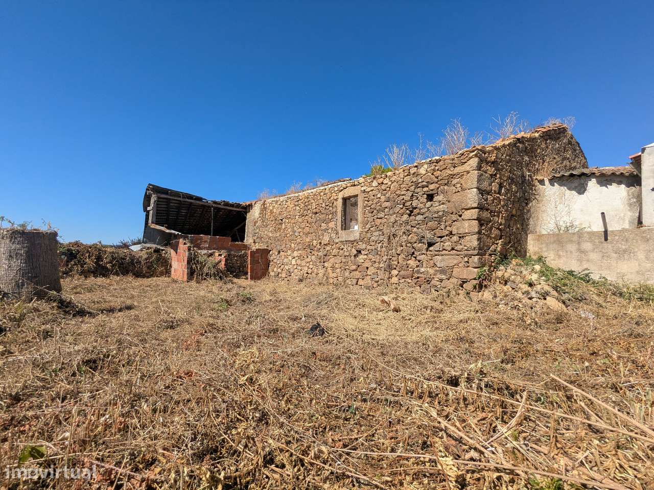 Duas moradias com área de construção de 382m2, Pedrógão Grande-7