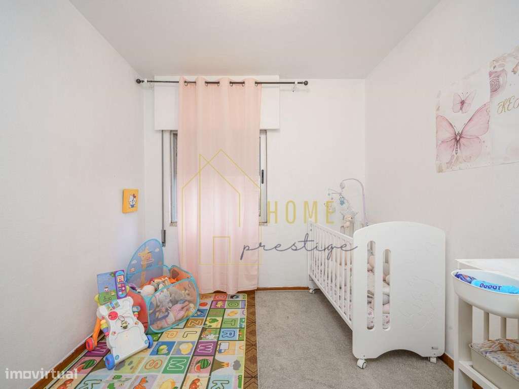 T2 em Setúbal - Sala Open Space e Prédio com Elevador-7