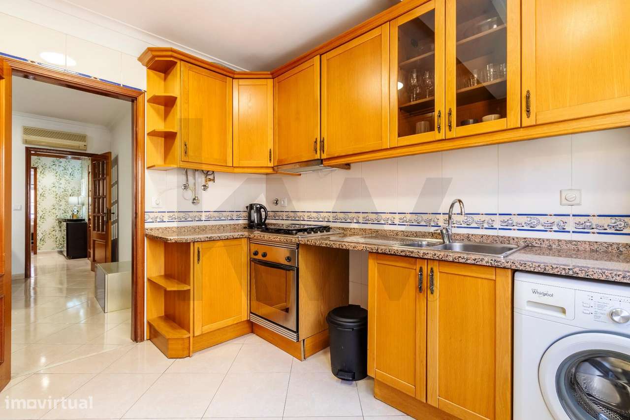 T2 na Rua Morais Soares | c/ Garagem e Elevador-10