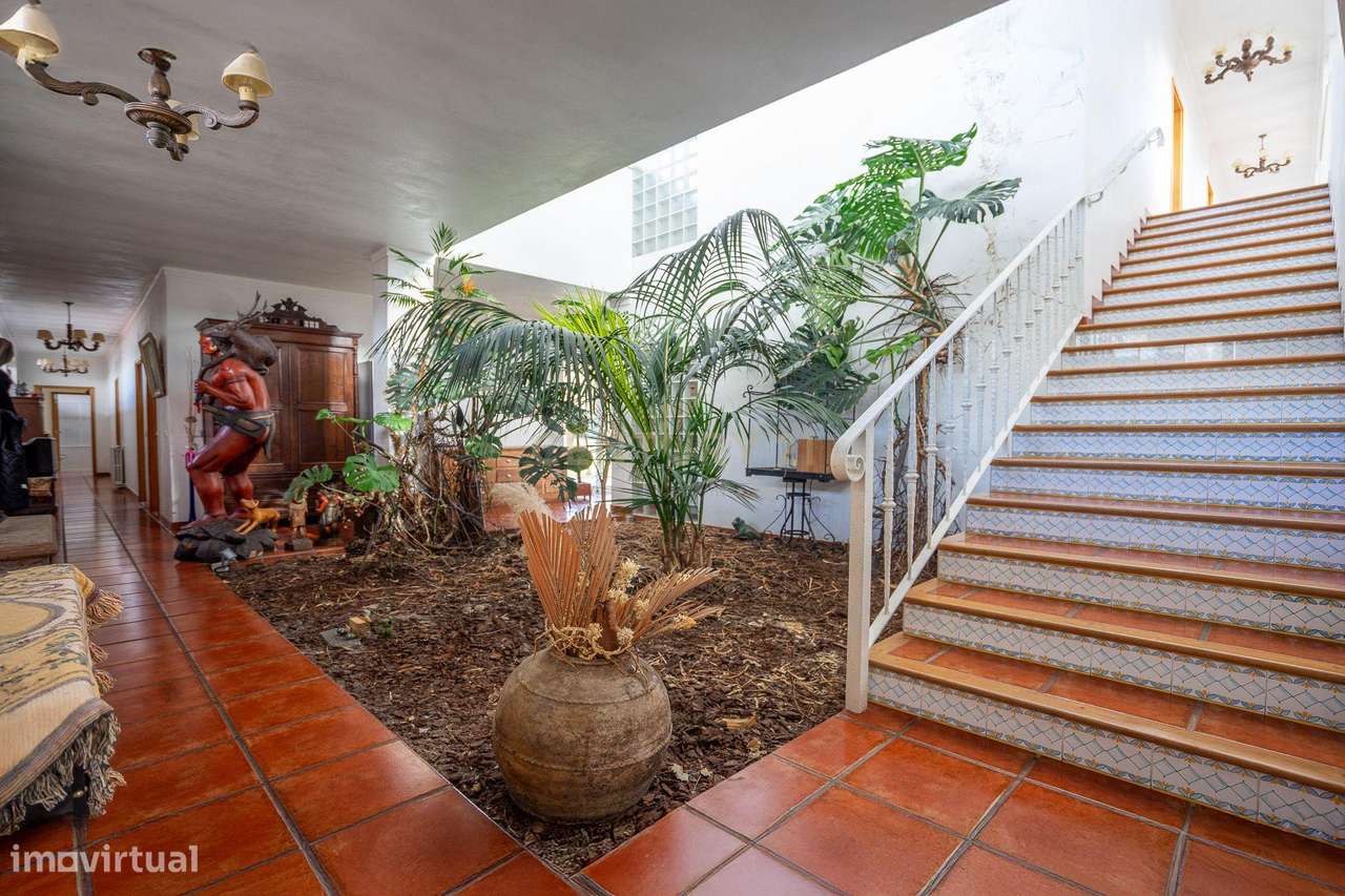 Moradia T5 com varanda coberta,terraço,piscina,jardim,poço,anexo e tel - Grande imagem: 2/60