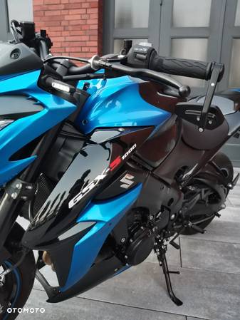 Suzuki GSX 1000 - 13