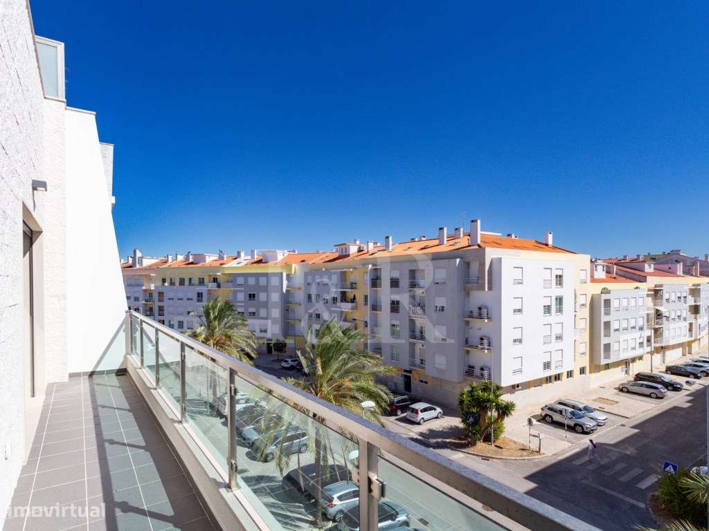 Apartamento T4 duplex com terraço e garagem no Montijo-39