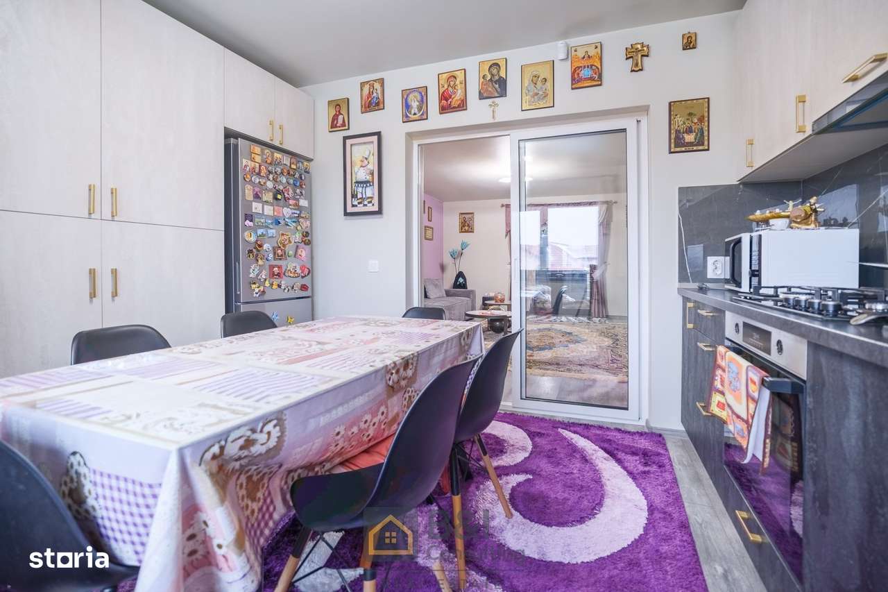 O casă construită responsabil, cu garaj si terasa imensa in Tomesti-15