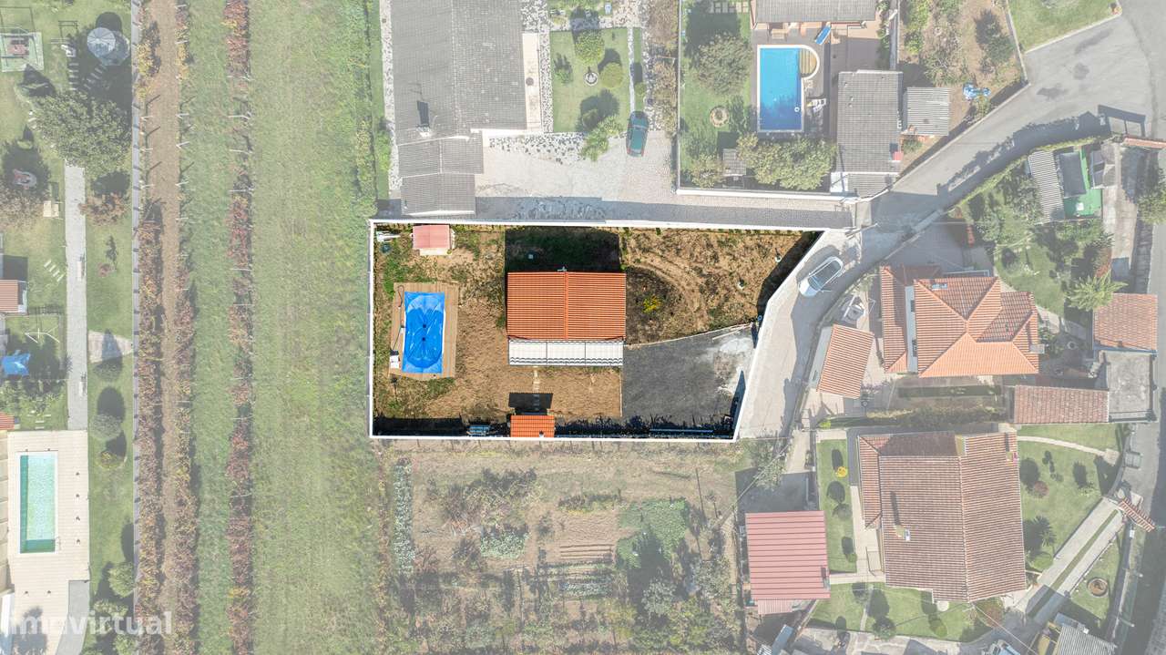 Moradia individual T2 térrea com piscina-25