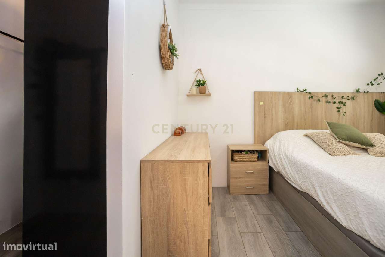 Moradia T2 Renovada com Quintal e Jardim – O Refúgio Ideal para Viver-14