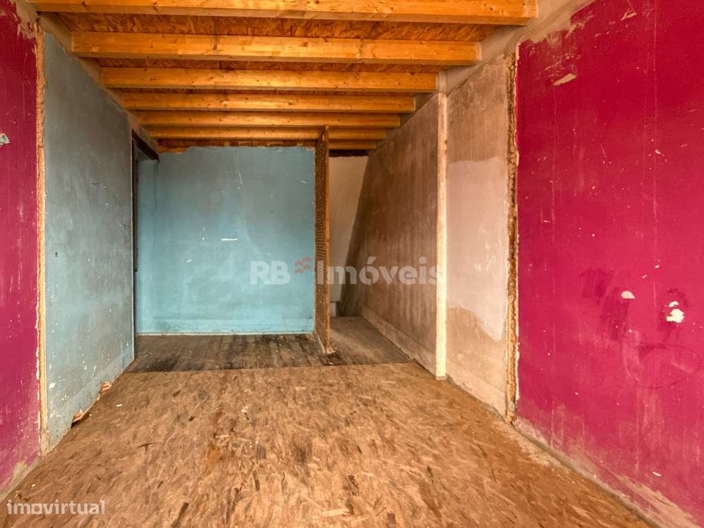 Prédio com 4 Pisos - Para Reabilitar - Grande imagem: 2/15