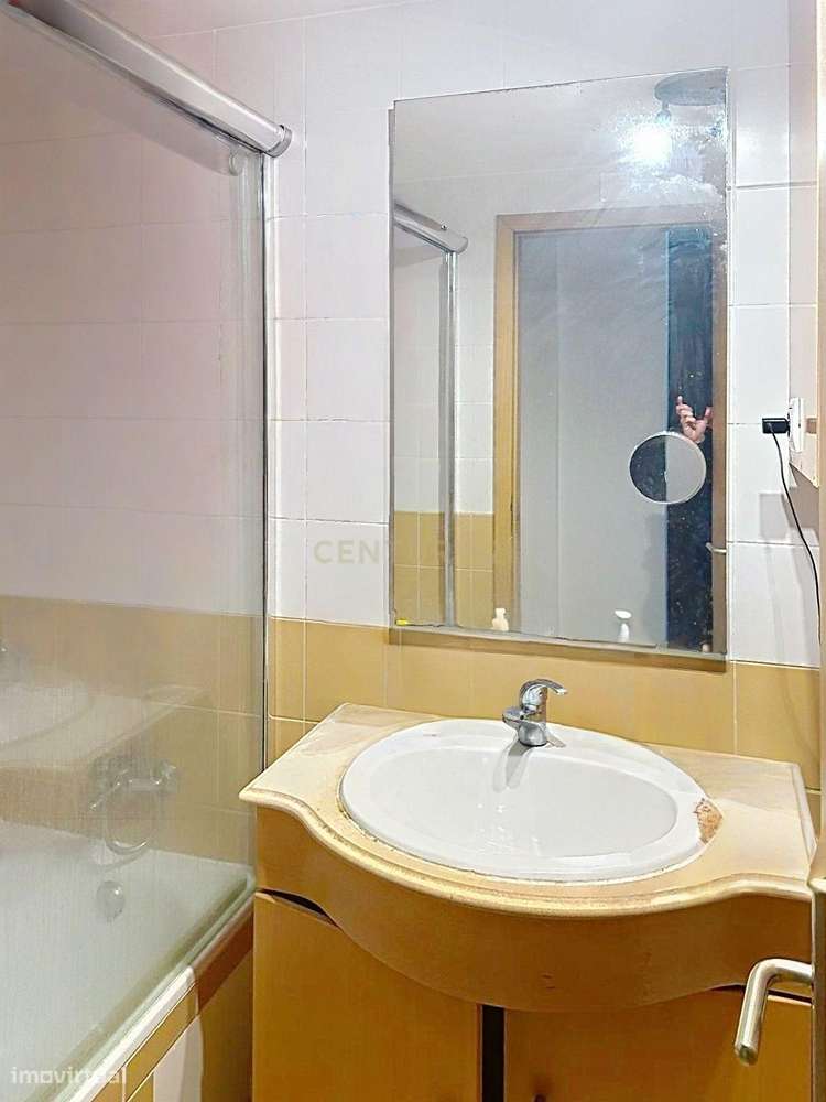 Apartamento T2 com Vista Panorâmica em Beato, com vigilância no condôm-13