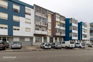 Apartamento de 4 assoalhadas com 95m2, localizado na Arrentela, com du