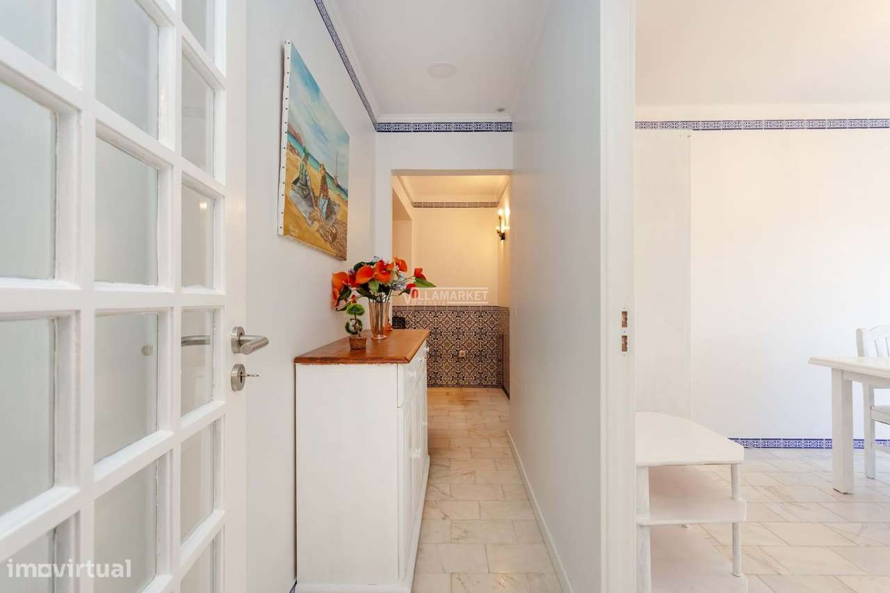 Apartamento T3 inserido no 2º andar de edifício com elevador situado n-23