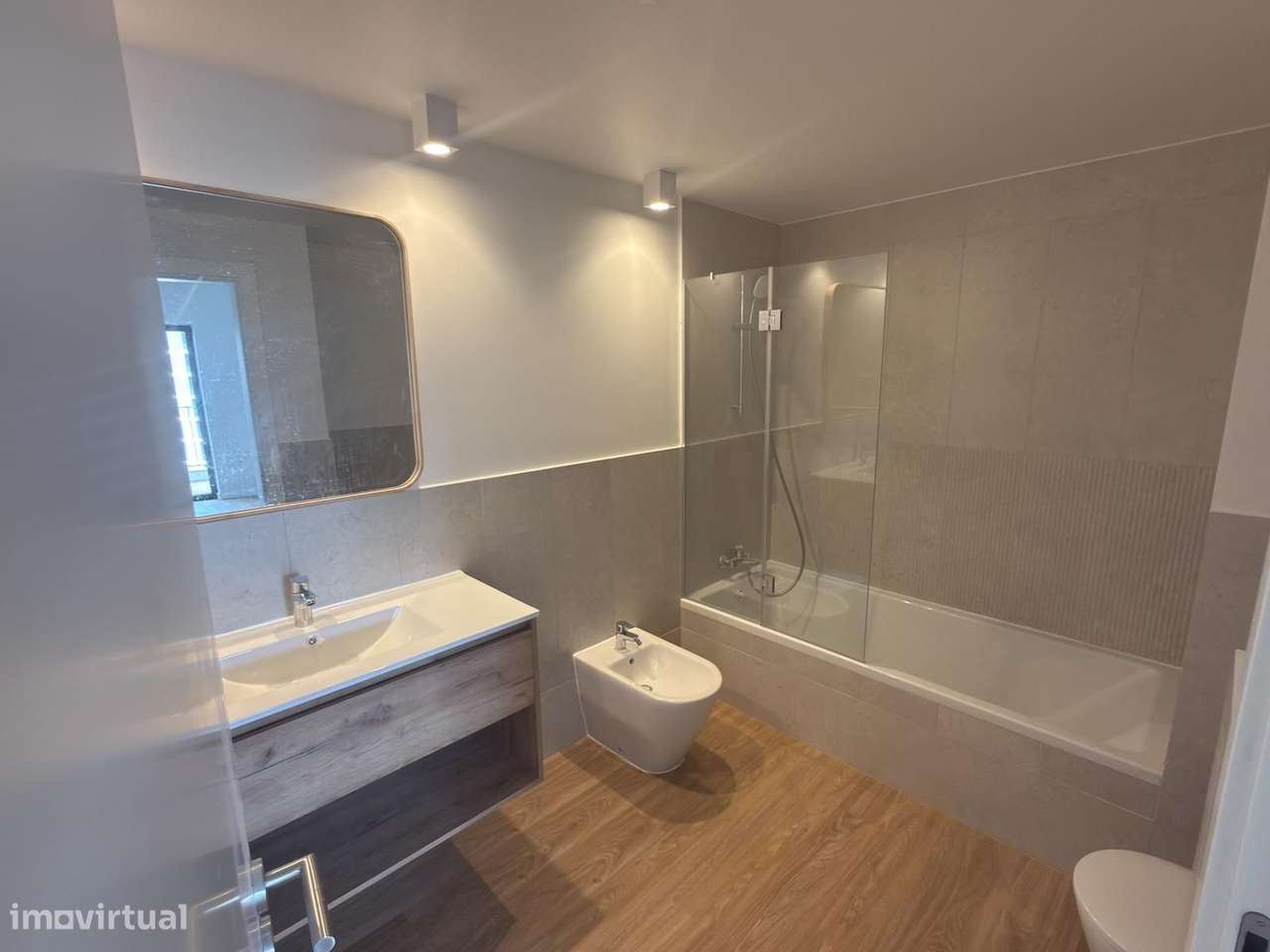 Apartamento T4 com jardim, Loures-12