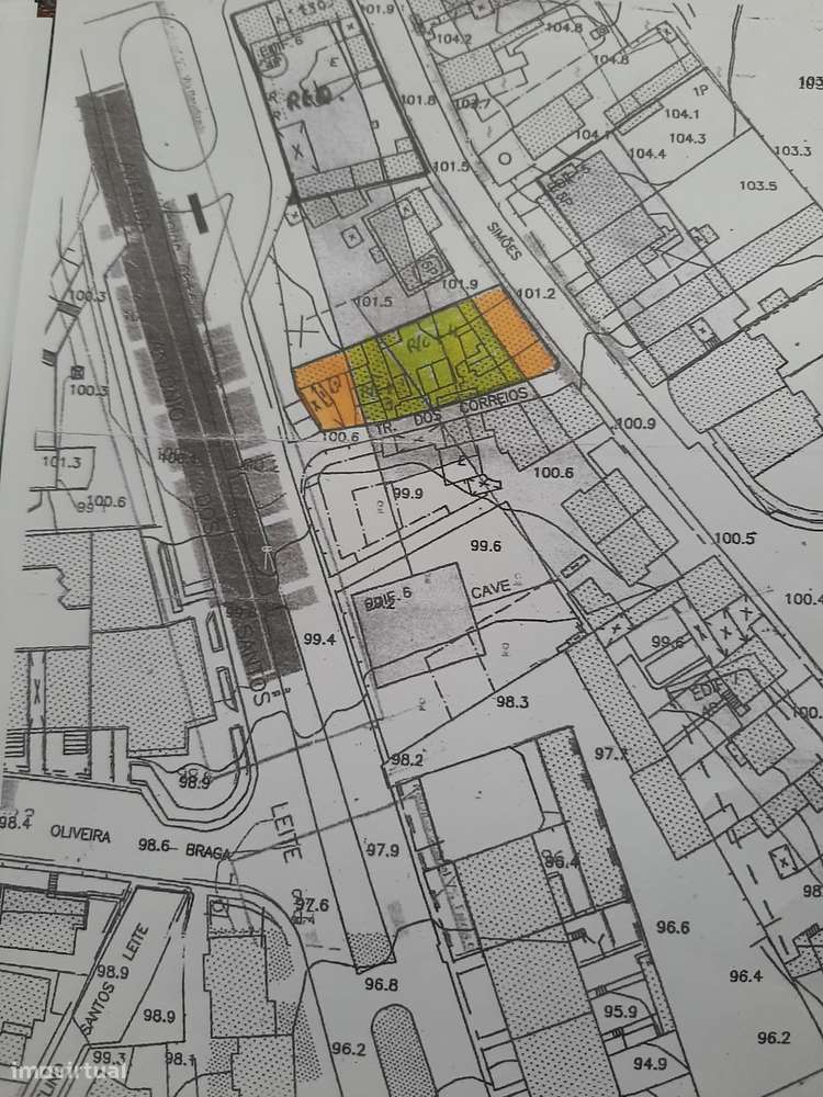 Terreno urbano com acesso por estrada pavimentada e Muros de Pedra. - Grande imagem: 4/6