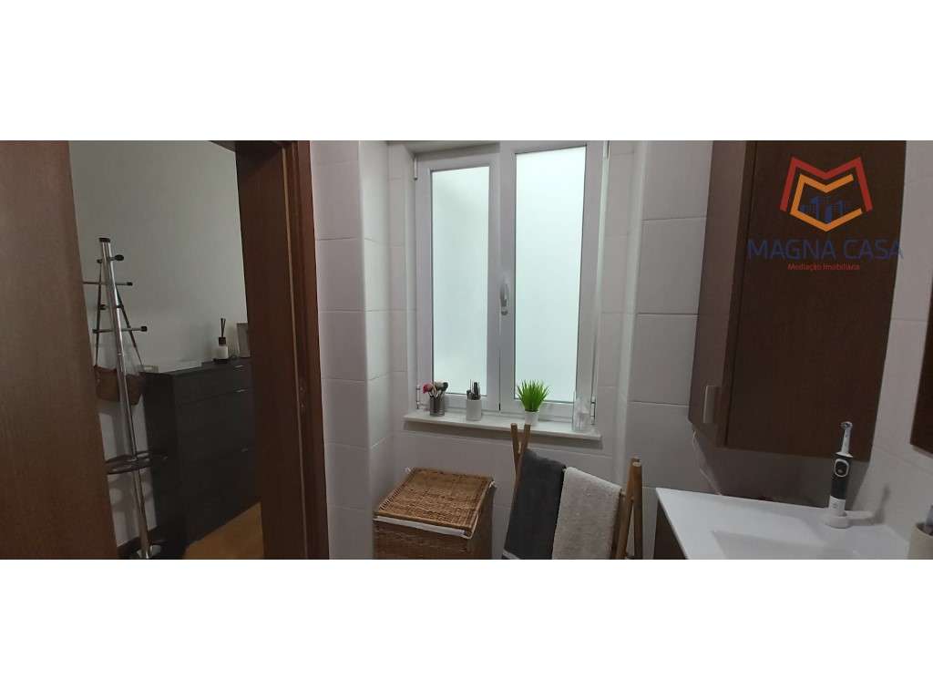 Apartamento T1 remodelado no Areeiro-9