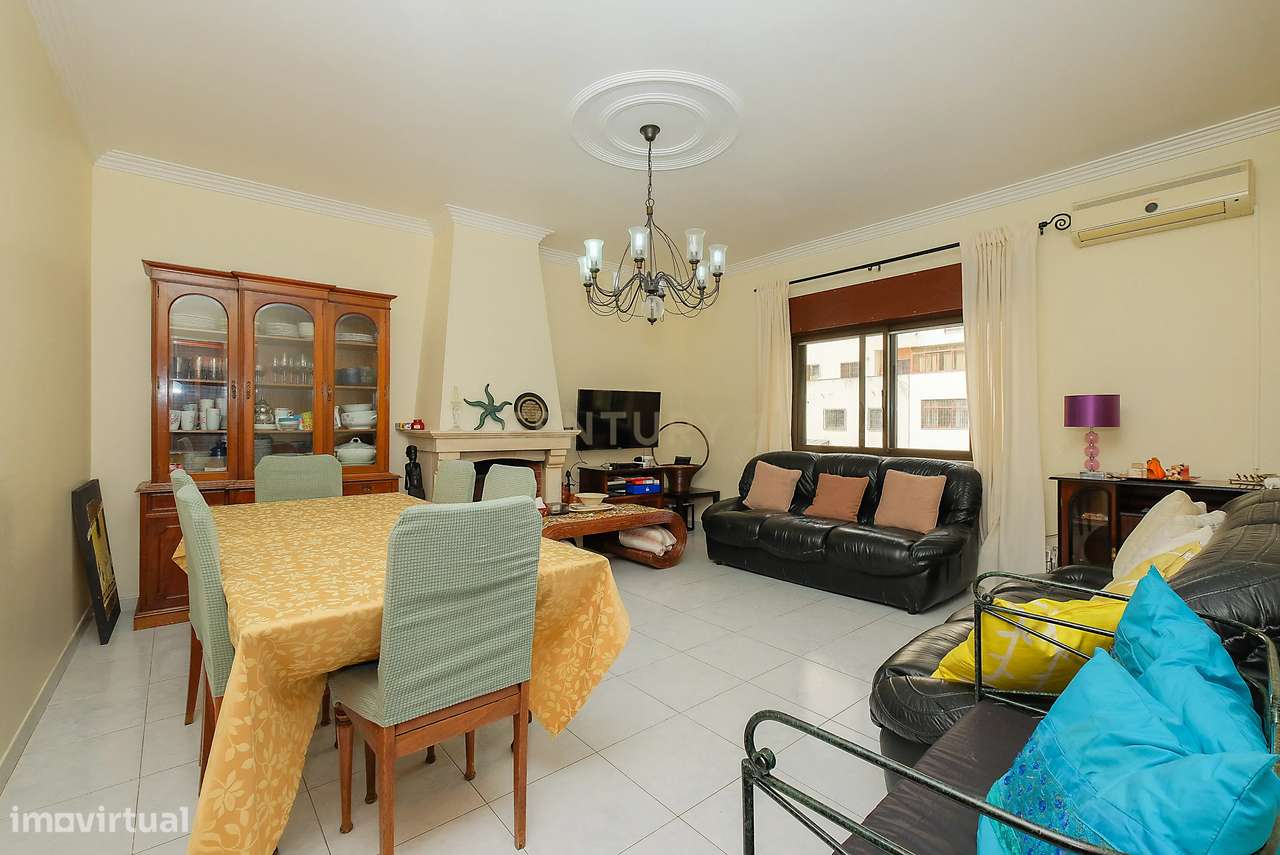 Apartamento T4 na Amora, Seixal-10