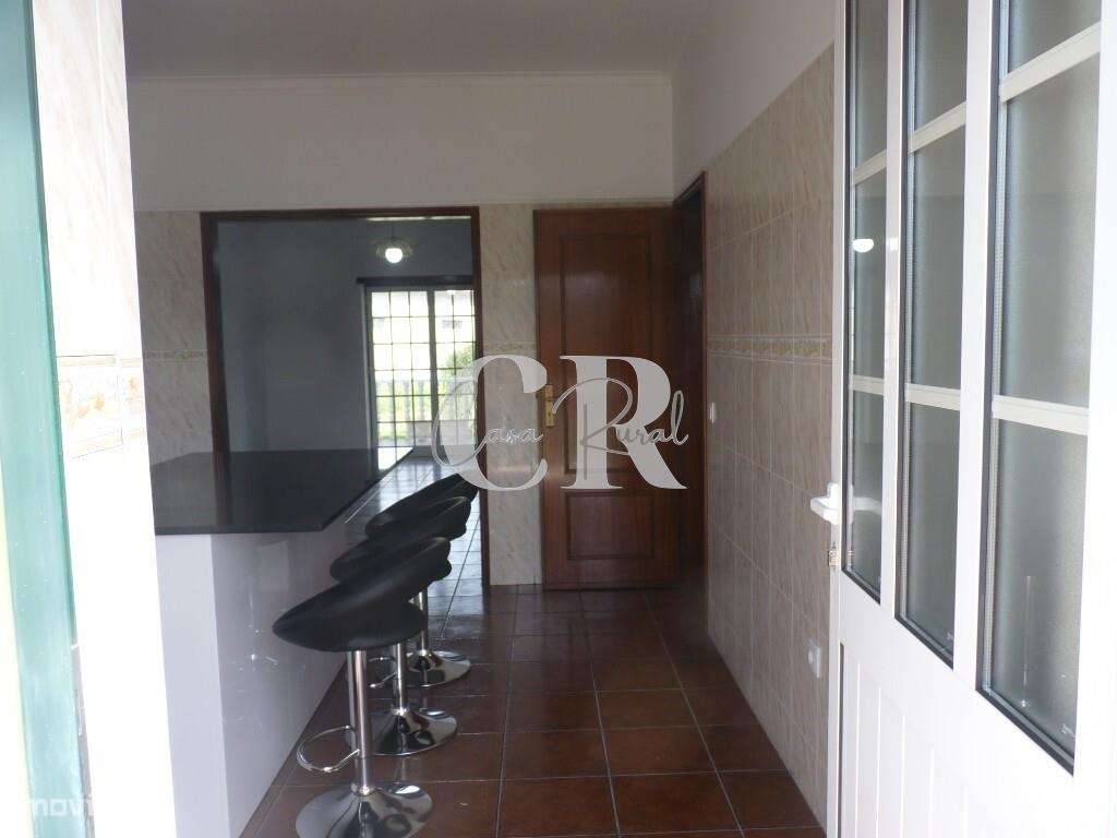 Fantástica moradia T3 com garagem e terreno generoso em Vila Facaia –-23