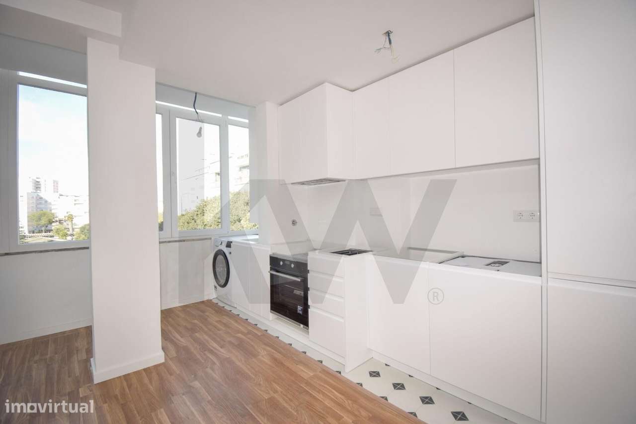 T3 remodelado e com varanda na Av. Gomes Pereira em Benfica - Pronto a - Grande imagem: 5/24