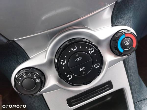 Ford Fiesta 1.25 Titanium EU5 - 6