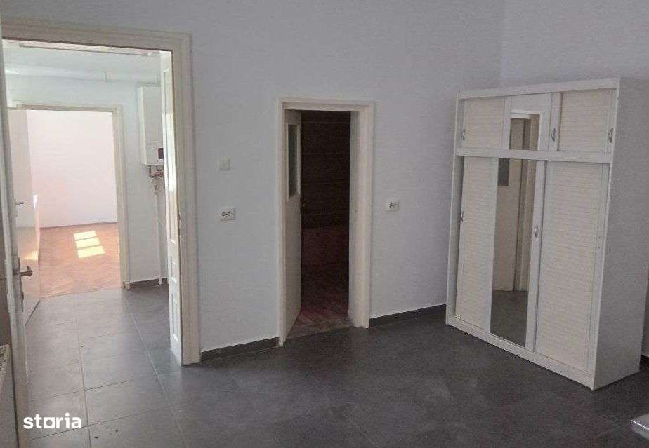 Casa nemobilata in zona Grivitei - Colina Universitatii - Imagine principală: 4/6