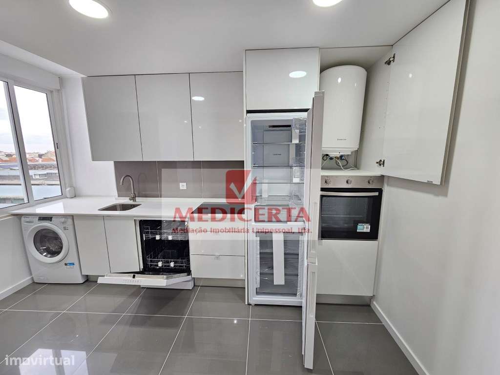 Amadora- Damaia-Cima T3 (85m2) Totalmente remodelado - Grande imagem: 2/18