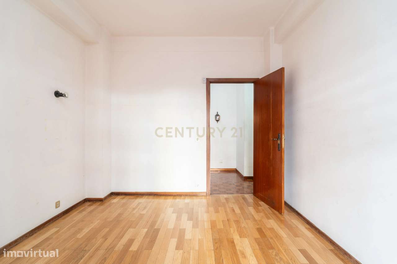 T6 com terraço de 150 m² em Celas-20