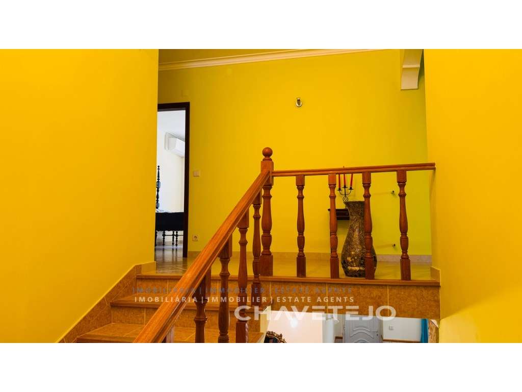 Quintinha T4 com Amplas zona para Oficinas, Terreno Plano e Enorme ...-26
