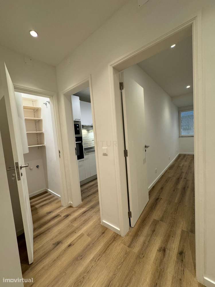 Apartamento Renovado T3 em Mina de Água, Amadora - Grande imagem: 2/21