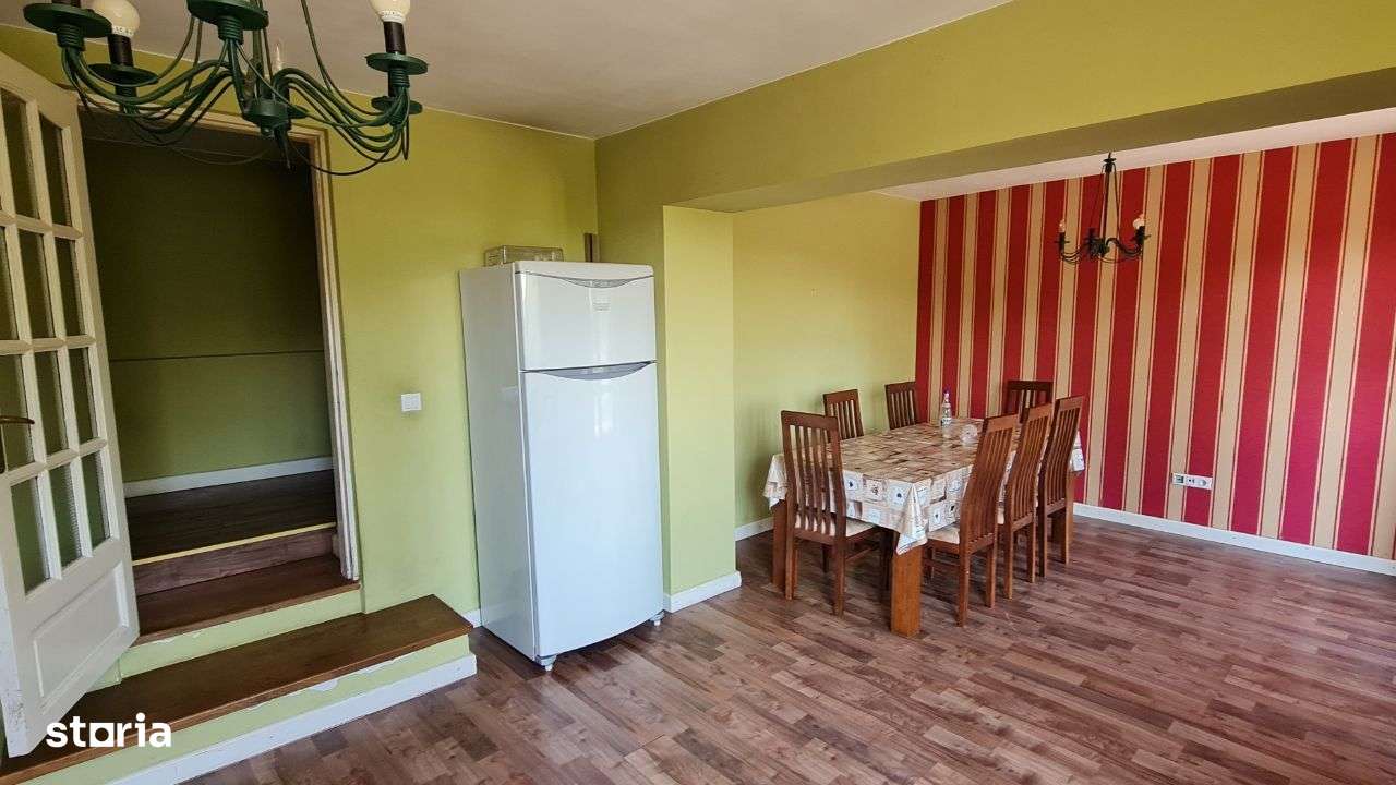 Vand vila situata in zona centrala-11