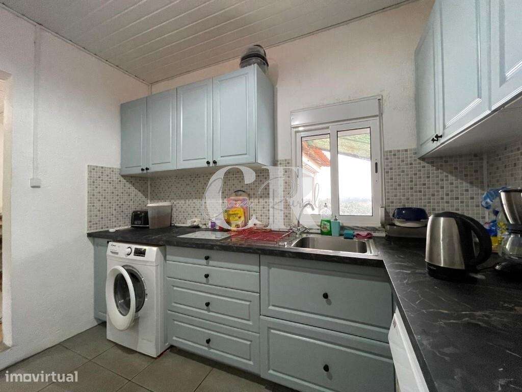 Casa de 4 quartas renovada com terreno em Vila Nova de Poiares-5