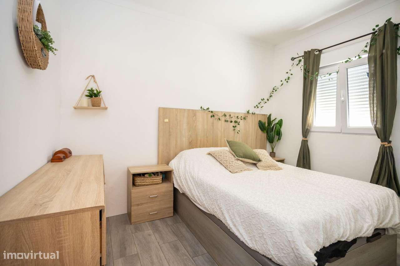 Moradia T2 Renovada com Quintal e Jardim – O Refúgio Ideal para Viver-13