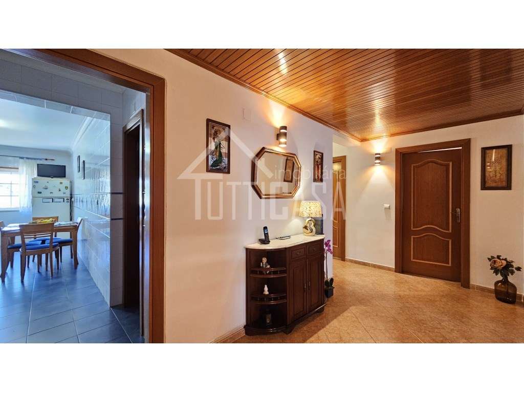 Apartamento T3 com garagem BOX em Alcainça-11