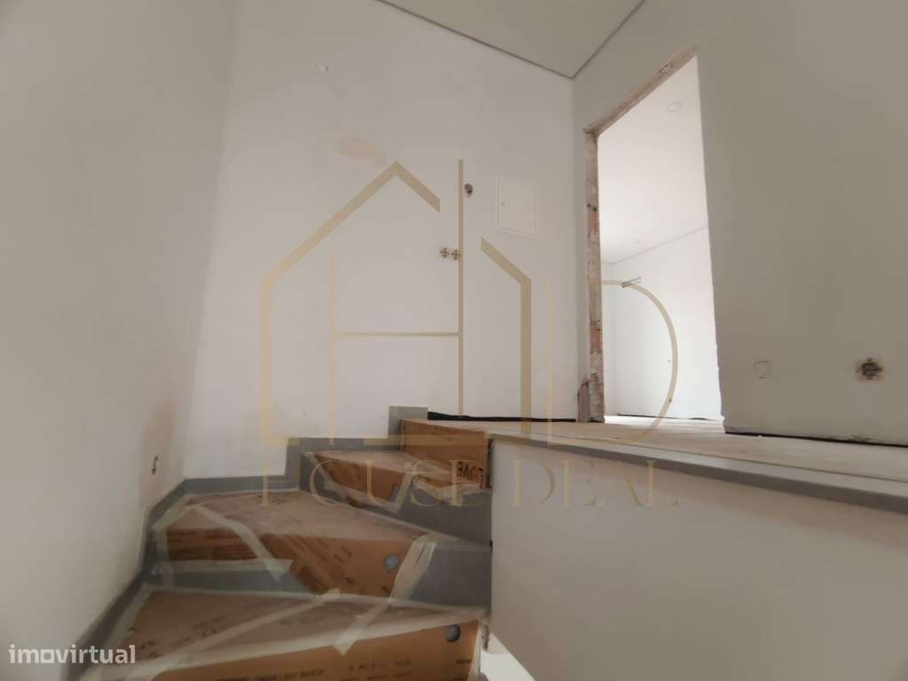 GRANDIOSA Moradia T3+1 com espaço para piscina. Fernão Ferro-11