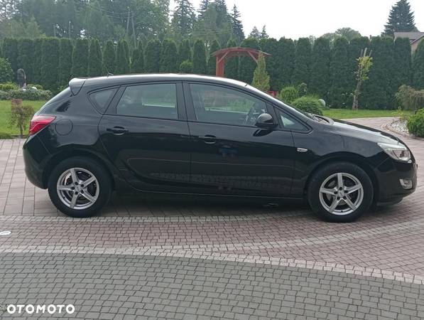 Opel Astra 1.4 Turbo Design Edition - 11