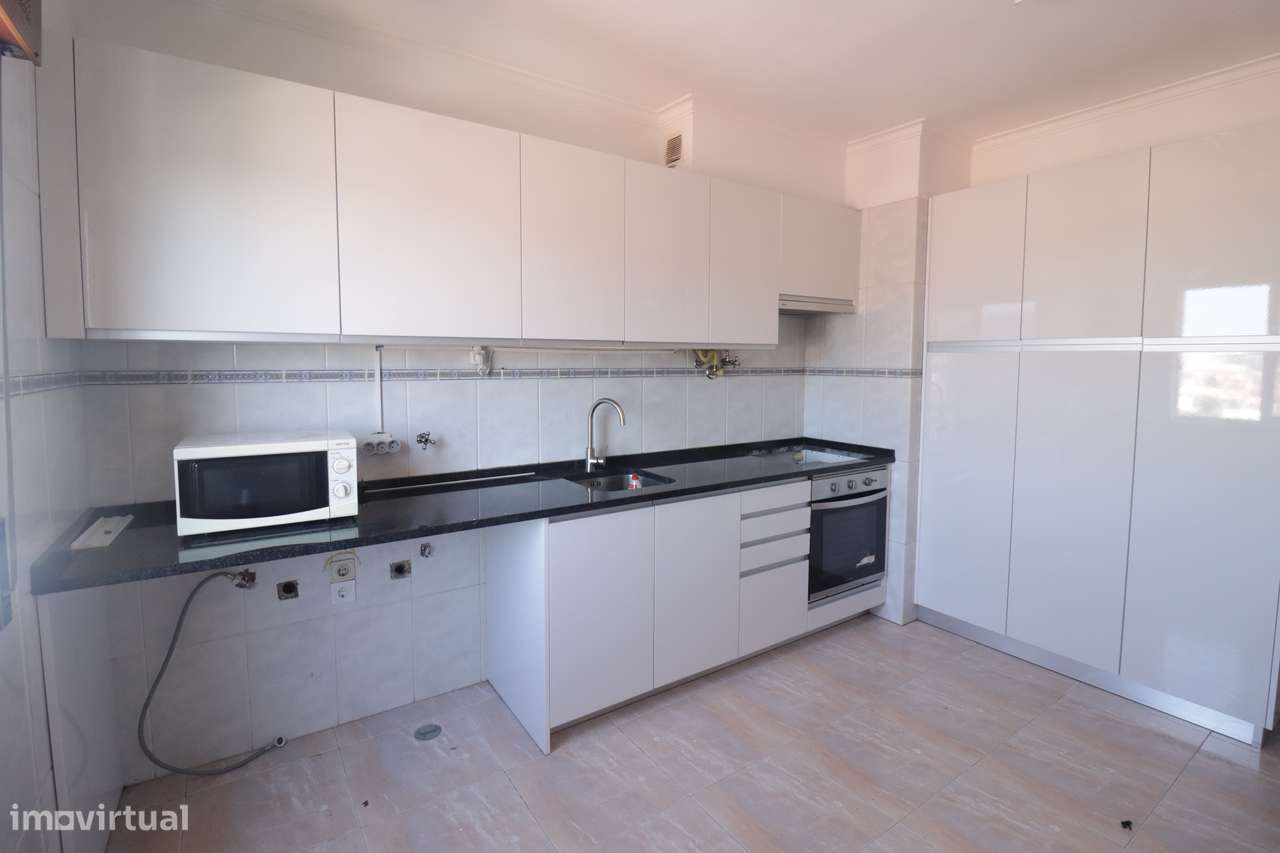 Apartamento Duplex T4+1 de ampla área, em Mem Martins-6
