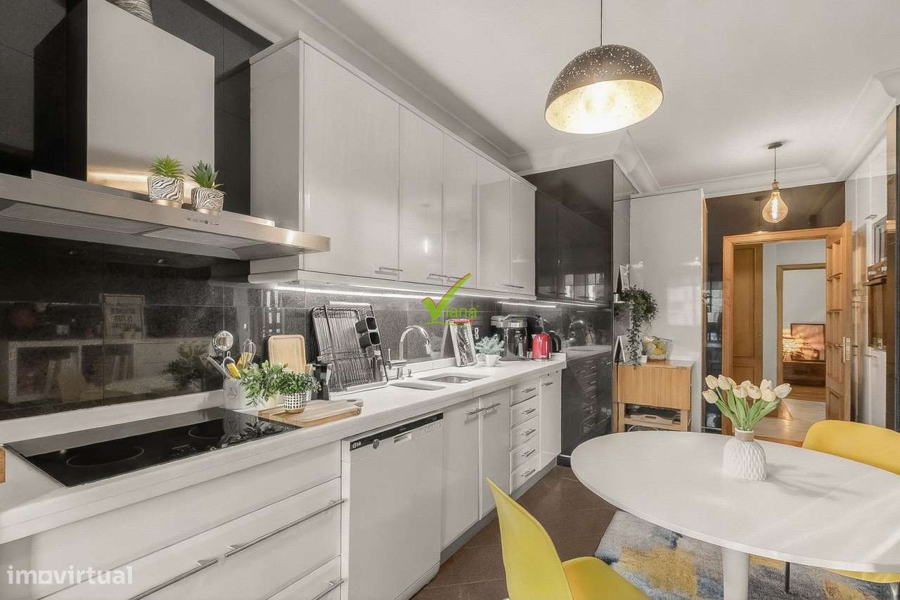 T. 4 com 3 lugares de garagem e arrumos - Centro da cidade da Maia-14