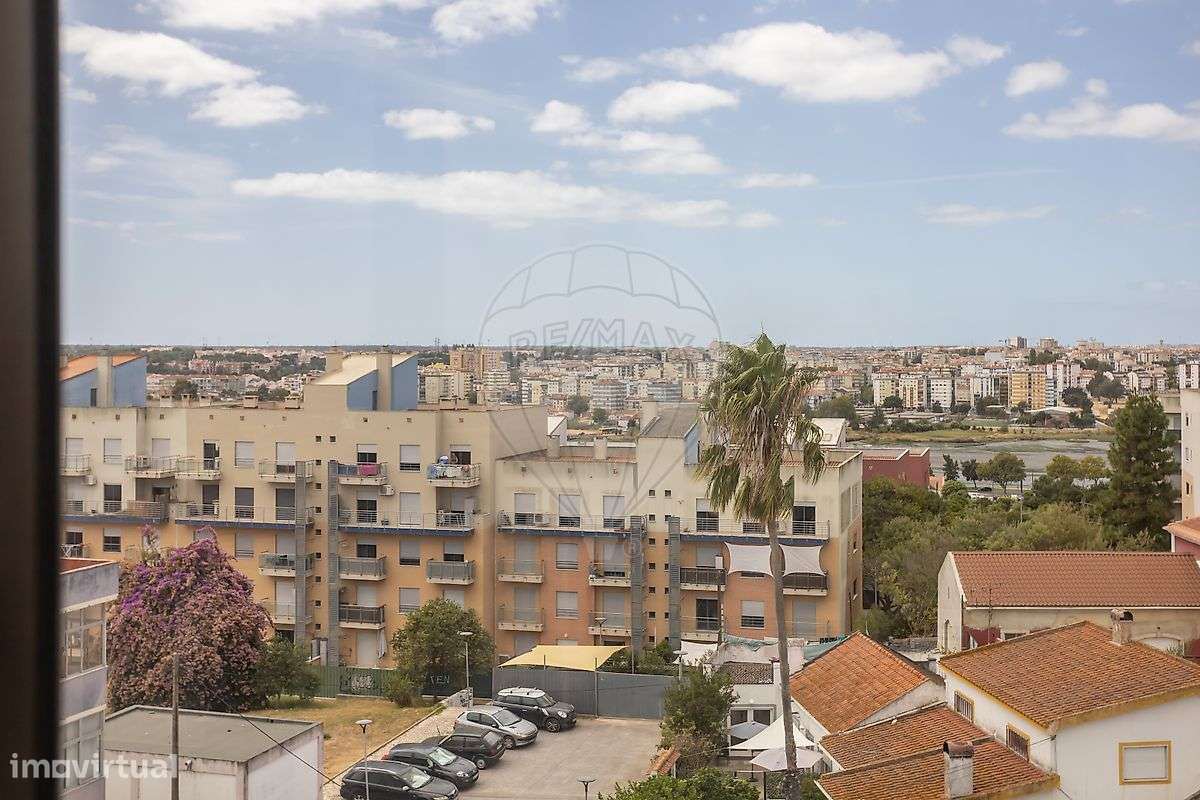 Apartamento T2 para venda em Paio Pires-10