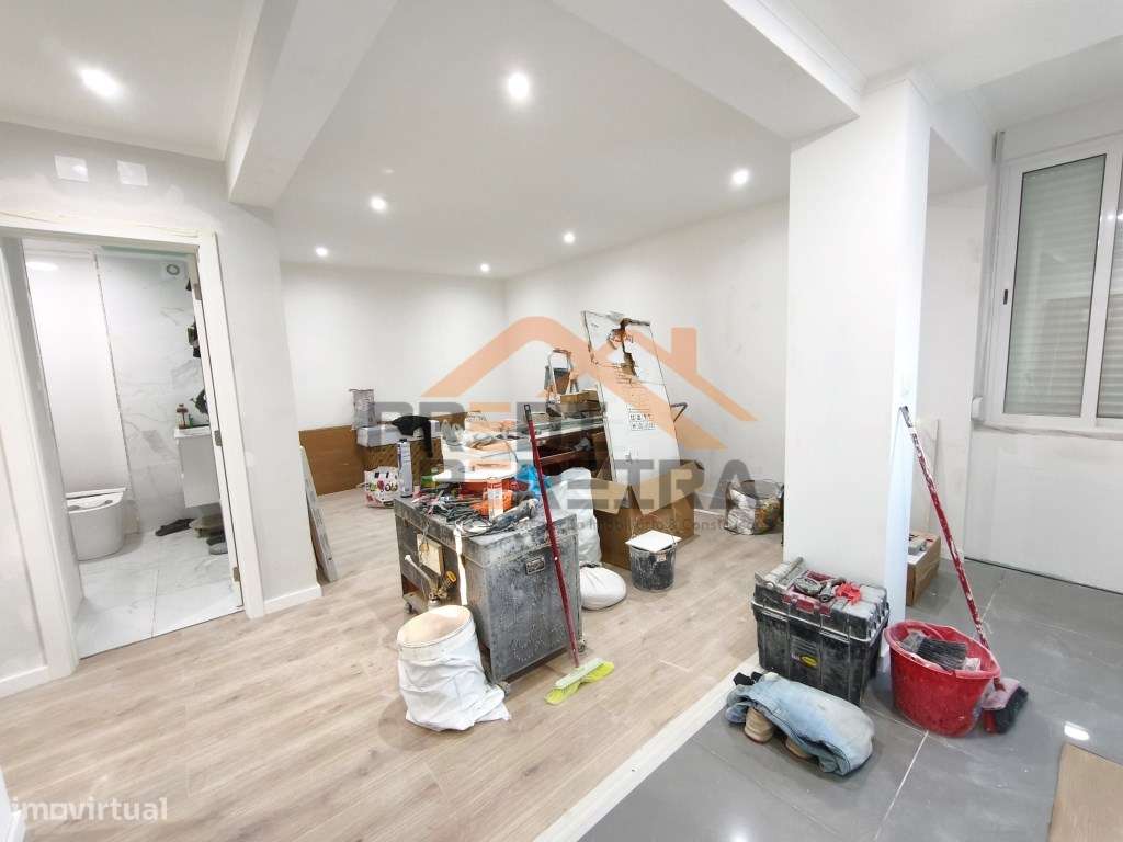 Apartamento com duas frentes, uma varanda e vista desafogada. - Grande imagem: 4/26