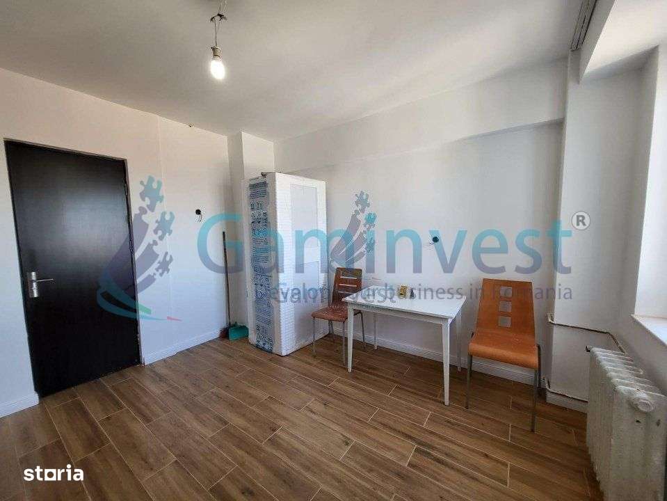 Gaminvest-Apartament renovat 4 camere , Bld Cantemir,Oradea V2392E - Imagine principală: 3/8