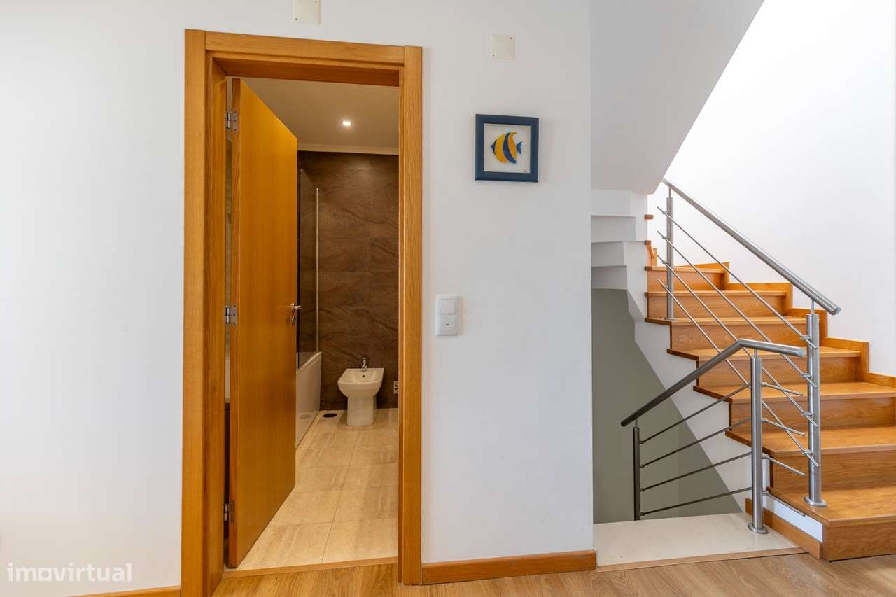 Moradia T3 piscina terraço vista mar e vila de Sesimbra-15