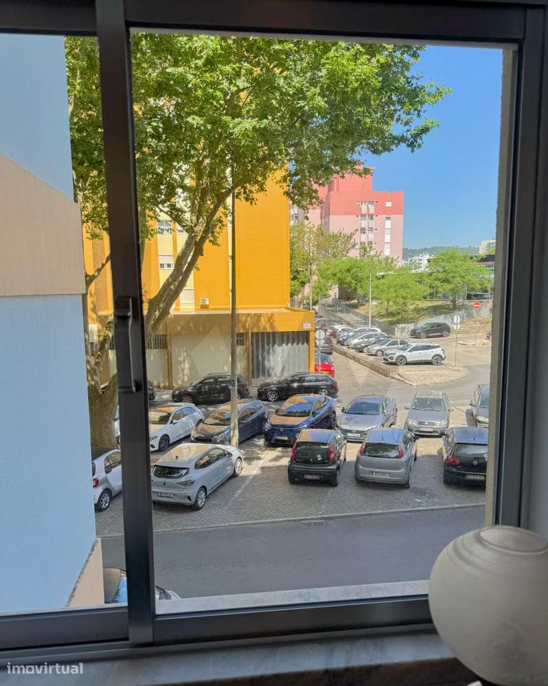 Excelente Oportunidade em Setúbal: T2 Parcialmente Renovado no Centro-22